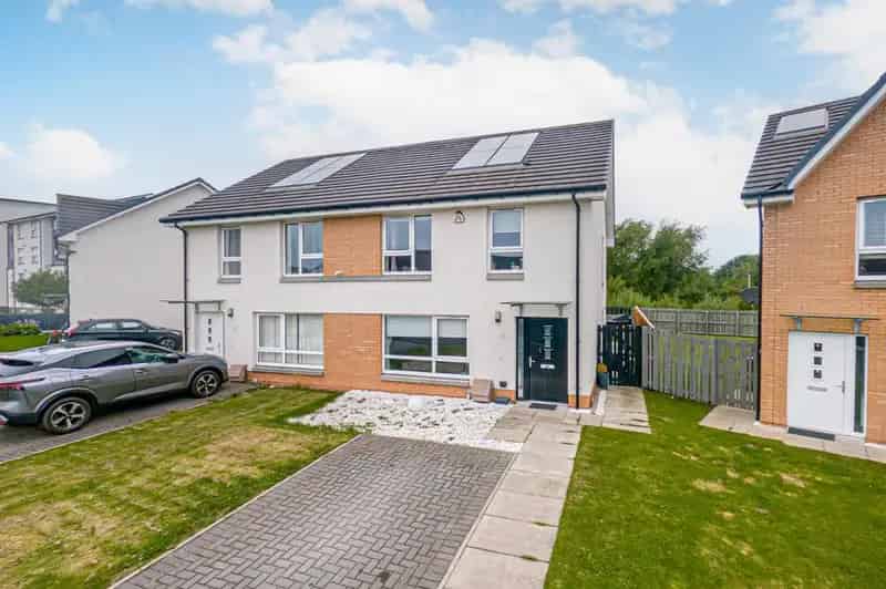3 Bedroom Semi Detached House Glasgow