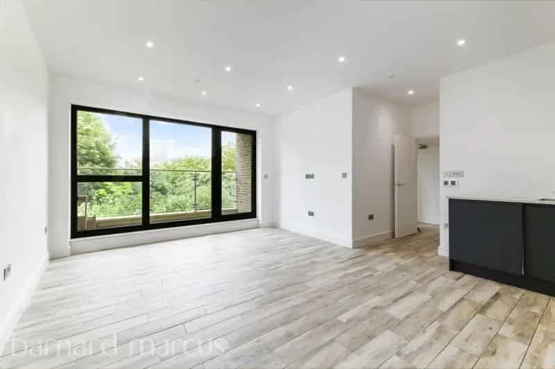 Modern 1-Bedroom Apartment Near Croydon Town Centre
