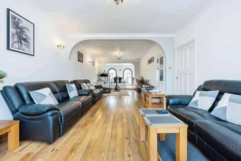 6 Bedroom Semi-Detached House for Sale near Bedford