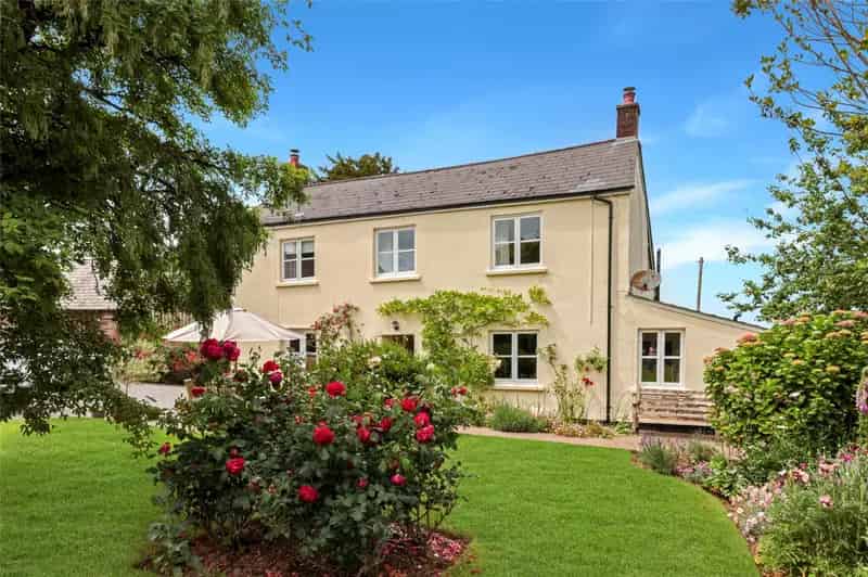 Charming 34 Bedroom Period Cottage Brendon Hills