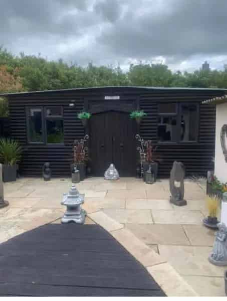 Beautiful 3 Bed House with Open Fire and Garden Log Cabin