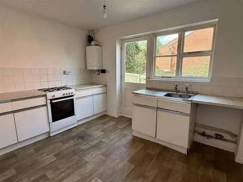 2 Bed House for Sale Near Warwick Leamington Spa