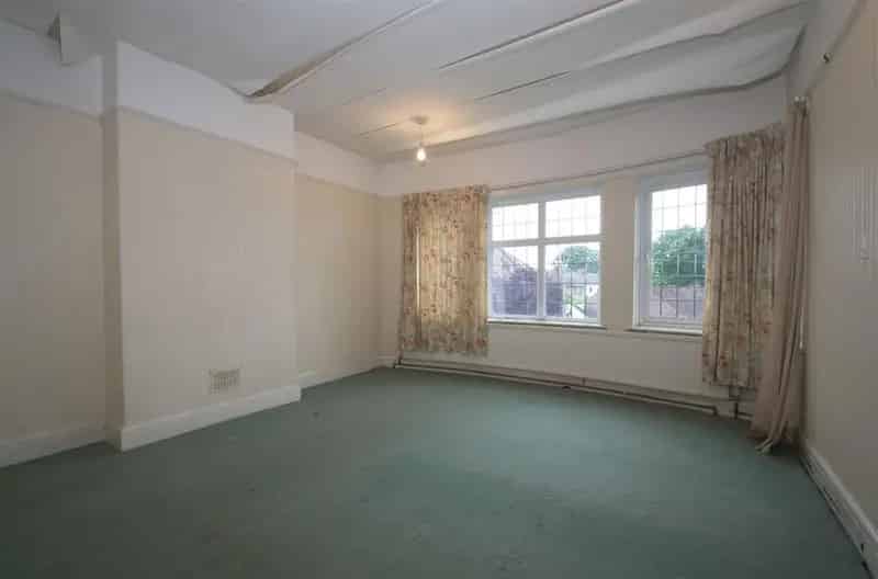 3 Bedroom Semi-Detached House Auction Sale