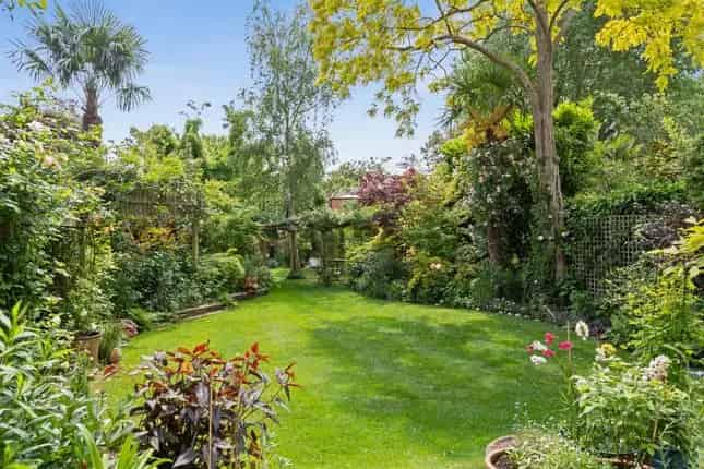 Edwardian Family Home for Sale in London NW2