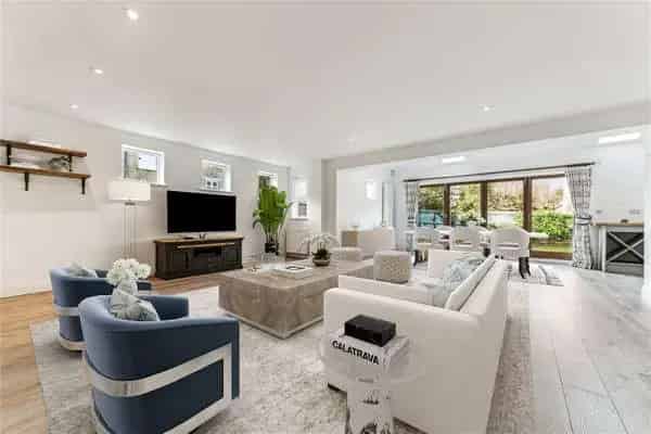 Family Home near Wandsworth Common 3 Floors Ample Storage Off Street Parking