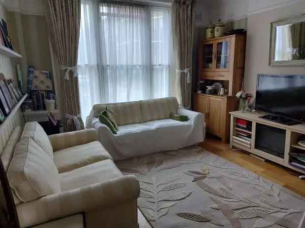 Flat For Rent in Bournemouth, England