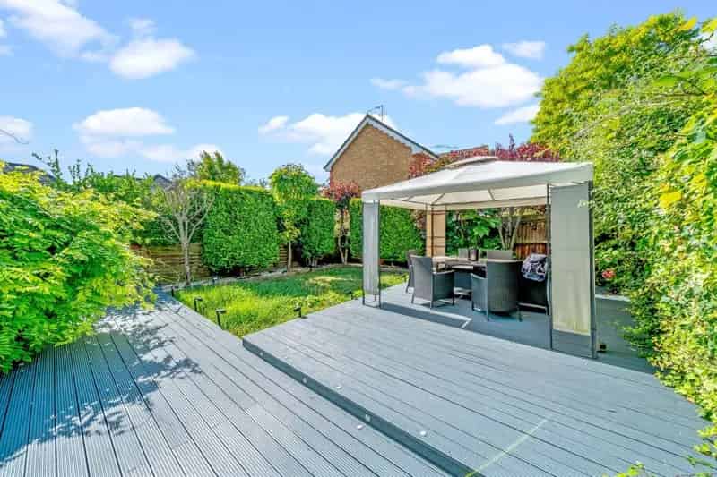 Modern Family Home with Conservatory and Garage in New Southgate