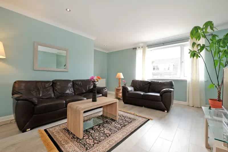 2 Bed Semi Detached House Milltimber Large Driveway Summer House Office