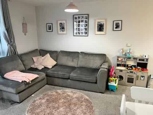 2 Bedroom Flat with Balcony Garden and Parking