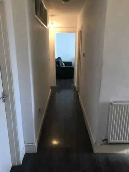 3 Bedroom Apartment near Transport Links and Park