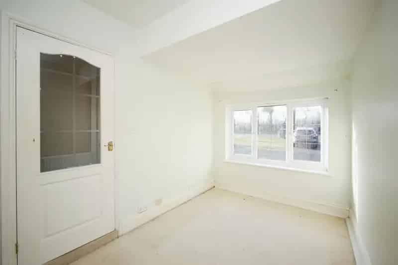 Three Bed Detached House Studley Close to Schools and Shops