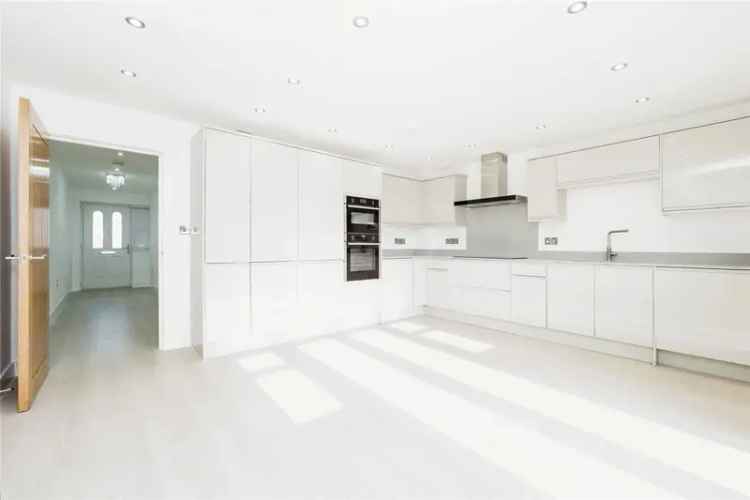 4-Bed Semi-Detached Home in Gated Development - Aveley
