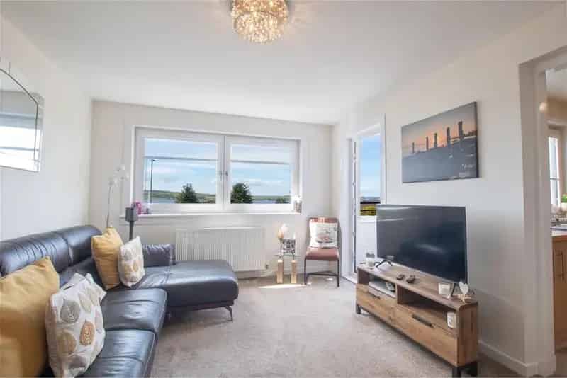 1 Bed Flat - First Floor with 1 Reception Room