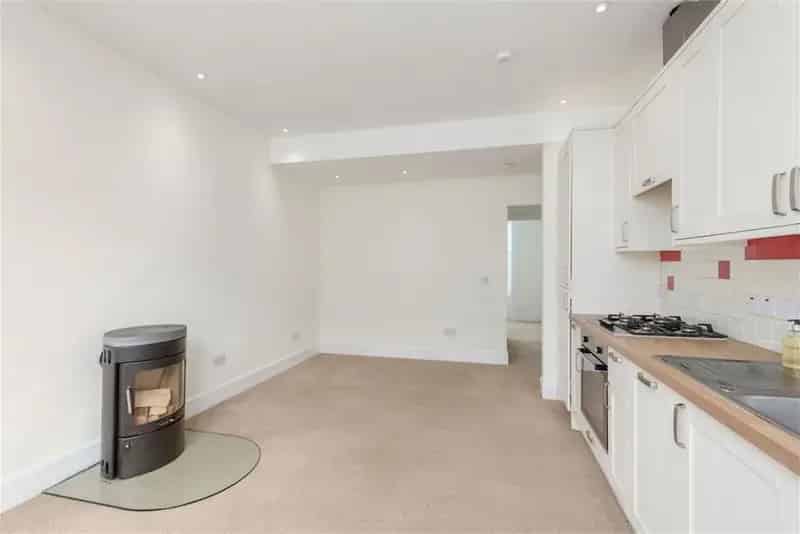 2 Bed Flat Shandon Edinburgh - Period Features Modern Kitchen