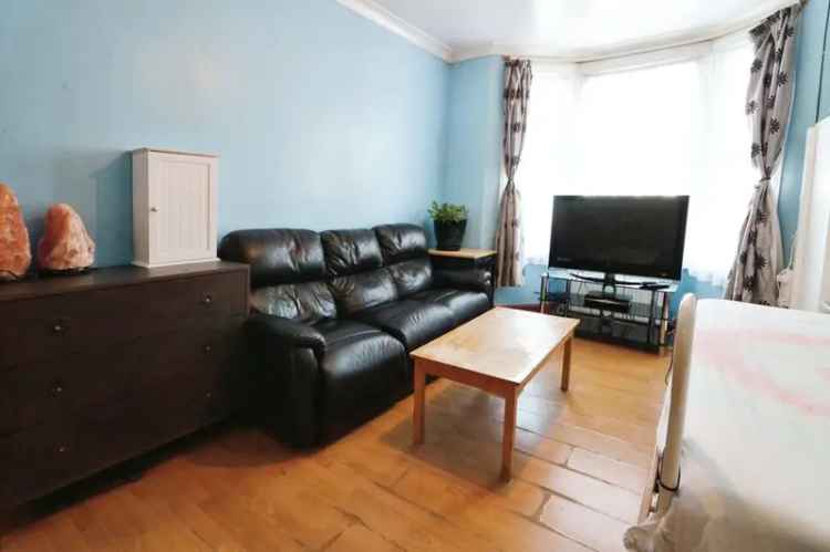 3 bedroom Mid Terrace House for sale, Ilford, IG1