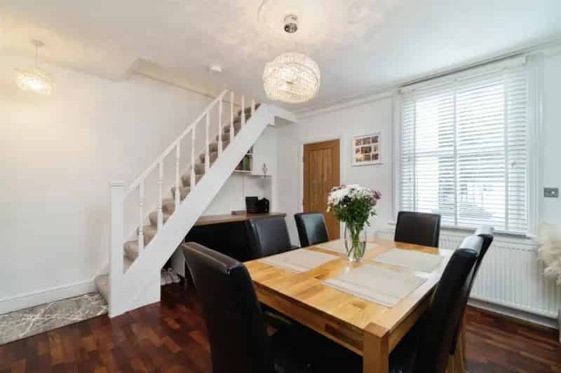 4 Bedroom End Terrace House for Sale
