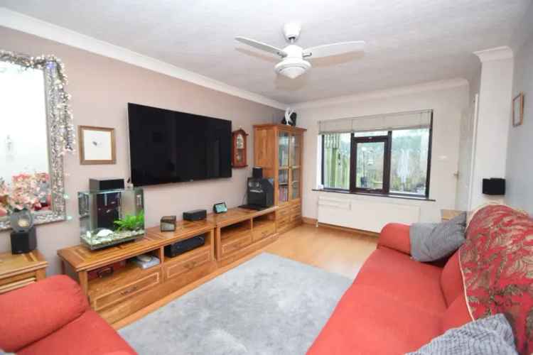 3 Bedroom House For Sale With 2 Garages and Stunning Views