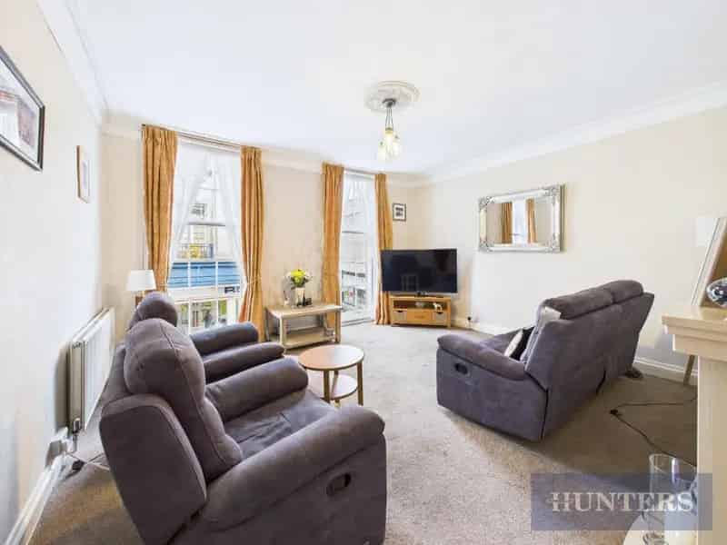 2 Bedroom Grade II Listed Flat For Sale