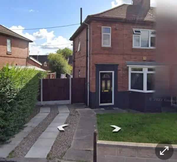 Large 2 Bedroom House Near Schools and Shops