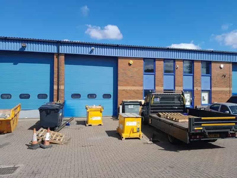 Royston Industrial Unit: 3 Phase Power, High Eaves, Parking