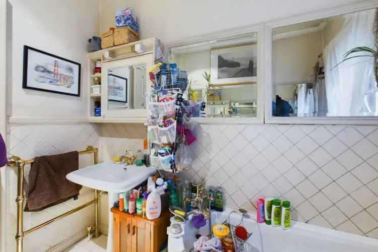 Chinatown Apartment 1-2 Beds Huge Roof Terrace Modernisation Potential