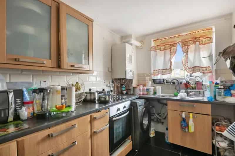 2 Bed House for Sale - Chain Free - Close to Transport