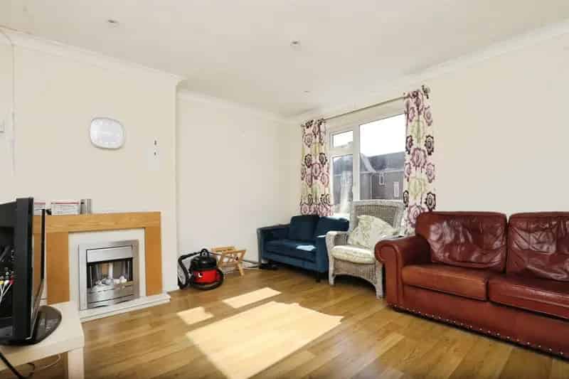 Four Bedroom Semi Detached House Near University