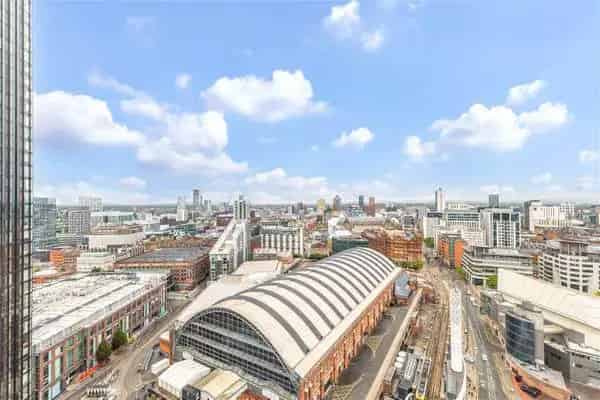 Luxury 3-Bed Apartment in Axis Tower Manchester City Centre