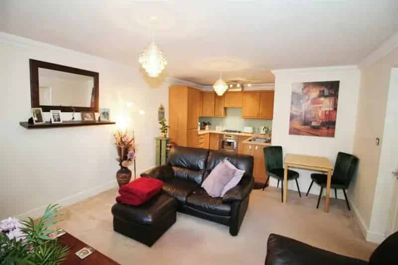 2 Bedroom Ground Floor Flat for Sale