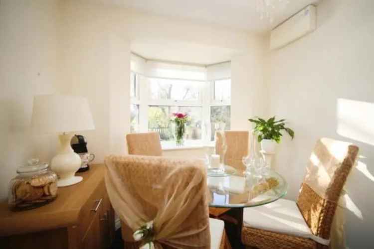 Three Bedroom Townhouse with Ensuite and Parking