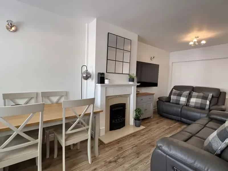 2 Bedroom Semi Detached House to Rent