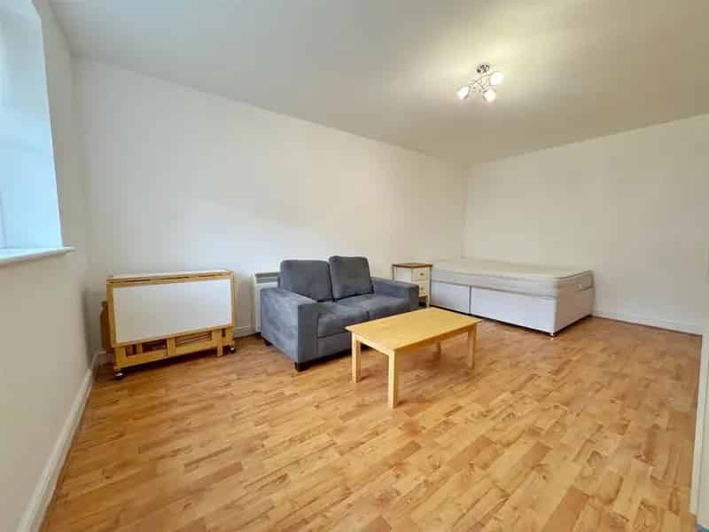 0 Bedroom Studio Flat to Rent in Cricklewood