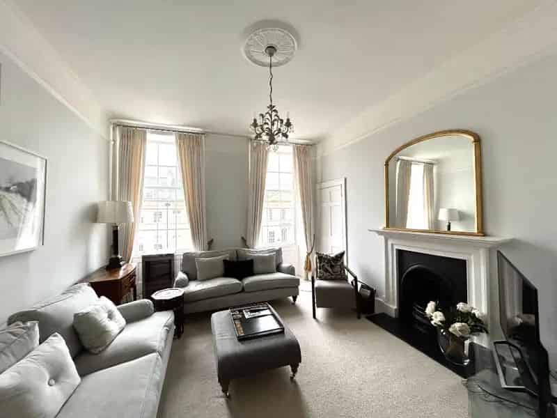 2 Bedroom Grade I Georgian Apartment Bath City Centre
