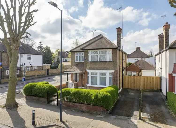 Four Bedroom House with Annexe and Garden Near Gladstone Park