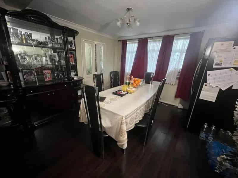 5 Bedroom House for Sale 1346 SQ FT Southwark Close