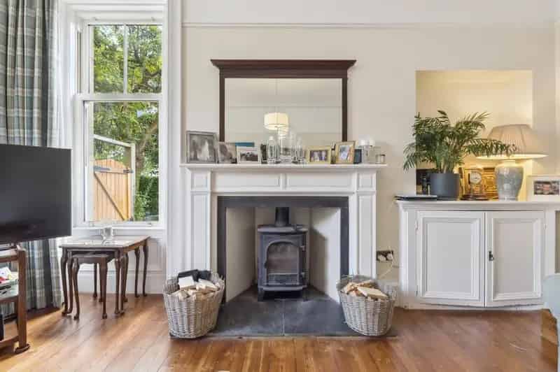 4 Bedroom End Terrace House for Sale in Scotstoun West End