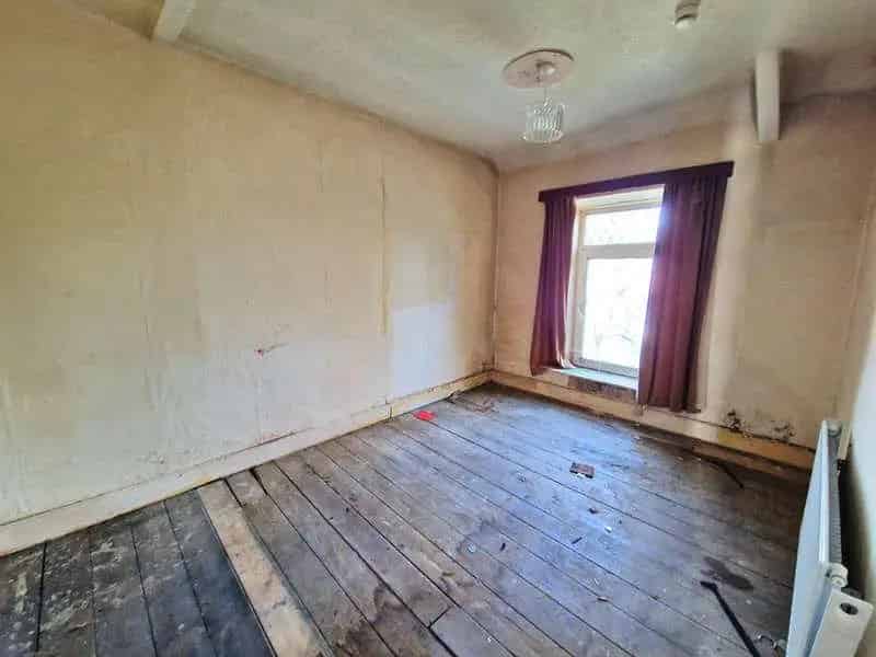 2 Bed House For Sale Needs Renovation Ideal Investment