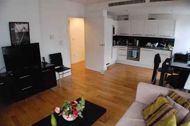 Flat to rent in Blandford Street, London W1U