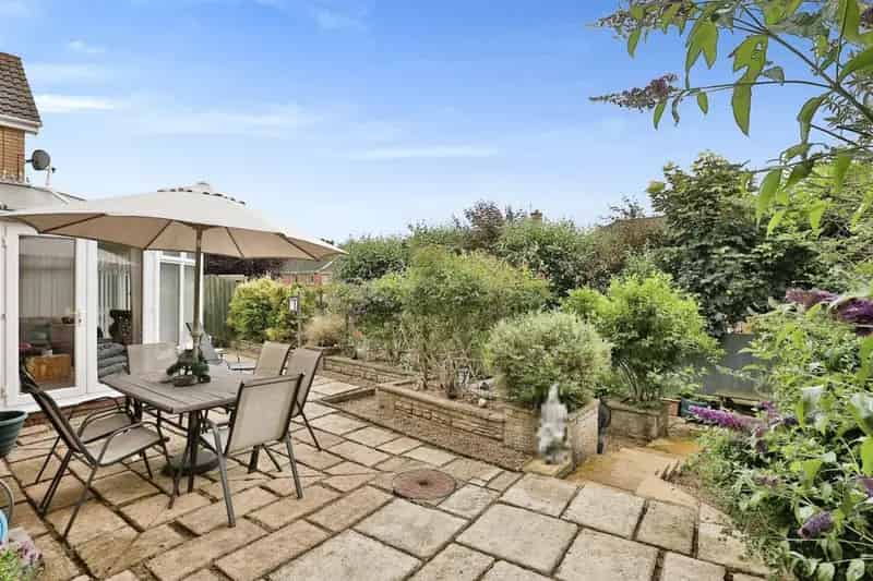 4 Bedroom Detached House With En-Suite Shower Rooms and Landscaped Garden