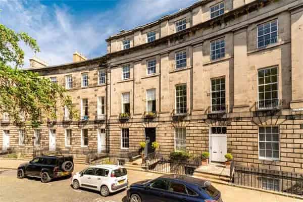 Luxury 4-Bedroom Georgian Townhouse in Edinburgh