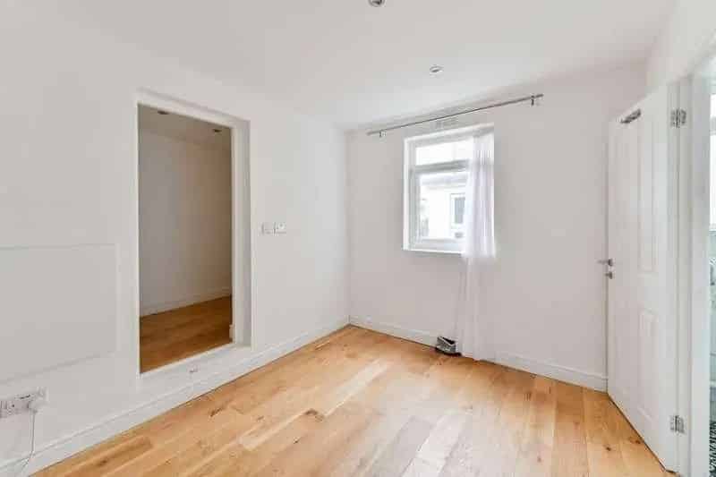 2 bed flat for sale