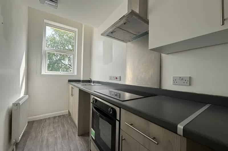 Large Apartment with Zero Deposit Guarantee Available Now
