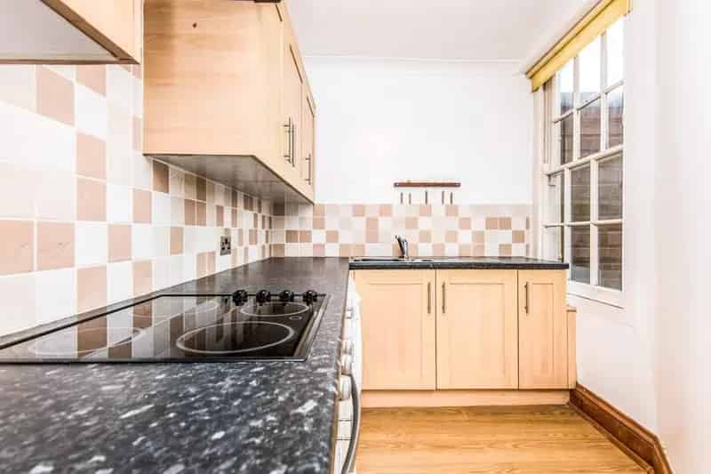 Spacious One Bedroom Apartment Axminster Town Centre Zero Deposit Available