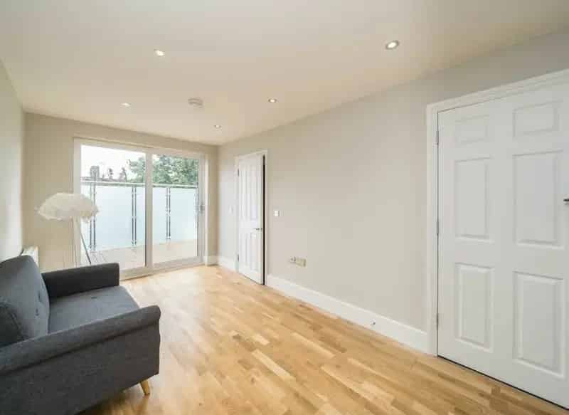 Two Bedroom Apartment Near Tooting Broadway Station