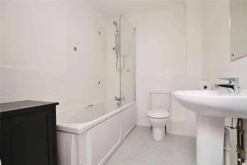 1 Bed Flat for Sale Knaphill