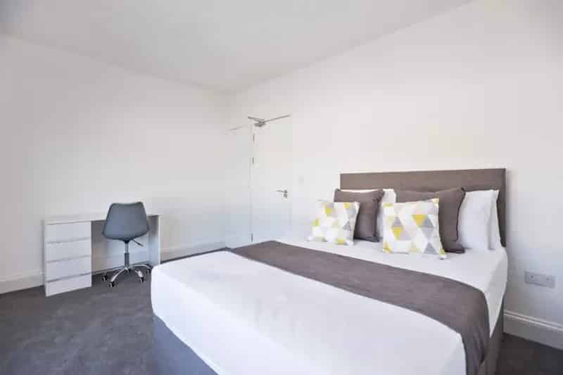 4 Bedroom House Share Garden Parking