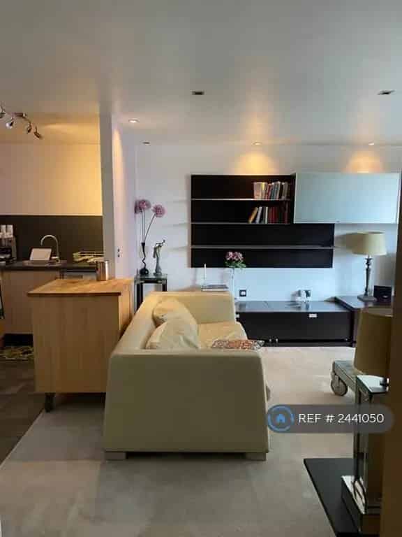 2 Bedroom Flat with Balcony Available June 28th