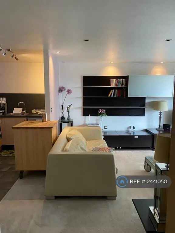 2 Bedroom Flat with Balcony Available June 28th