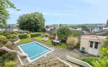 Spacious Totnes Home with Annexe and Pool
