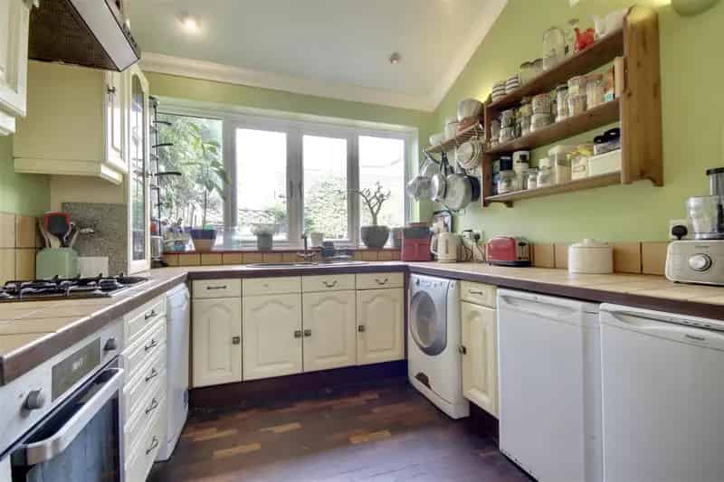 3 Bedroom Terraced House For Rent